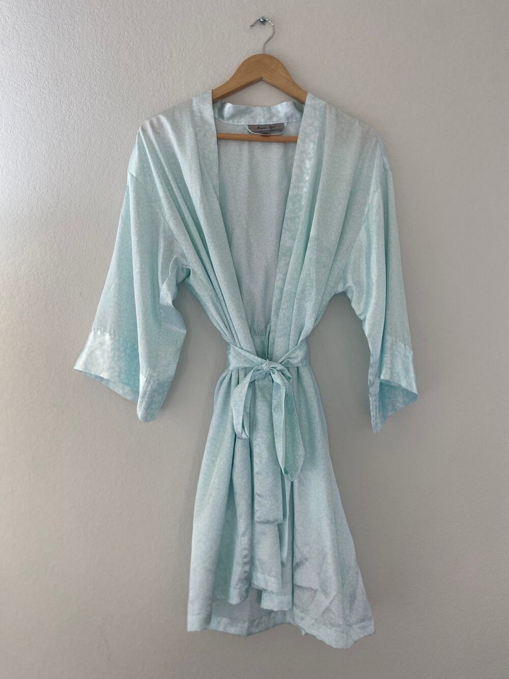 Size S/M Morgan Taylor Blue Leopard Satin-Look Lounge Robe